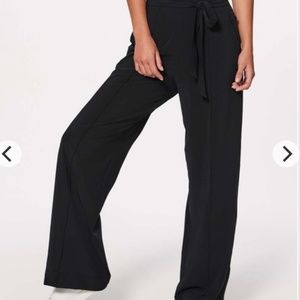 Lululemon ‘Noir’ Pants - Size 2